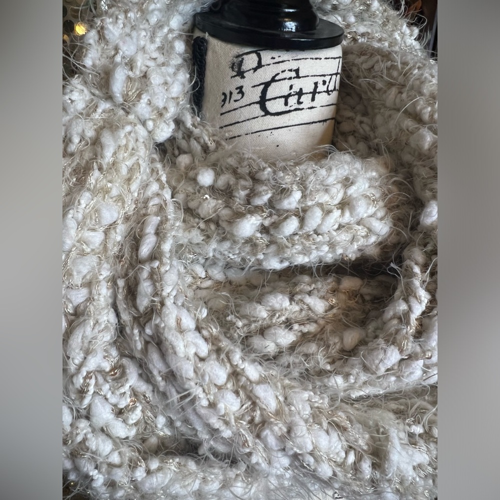Cozy scarf 🖤 - Picture 3 of 4